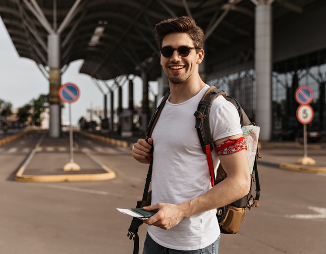 Мужчина с рюкзаком